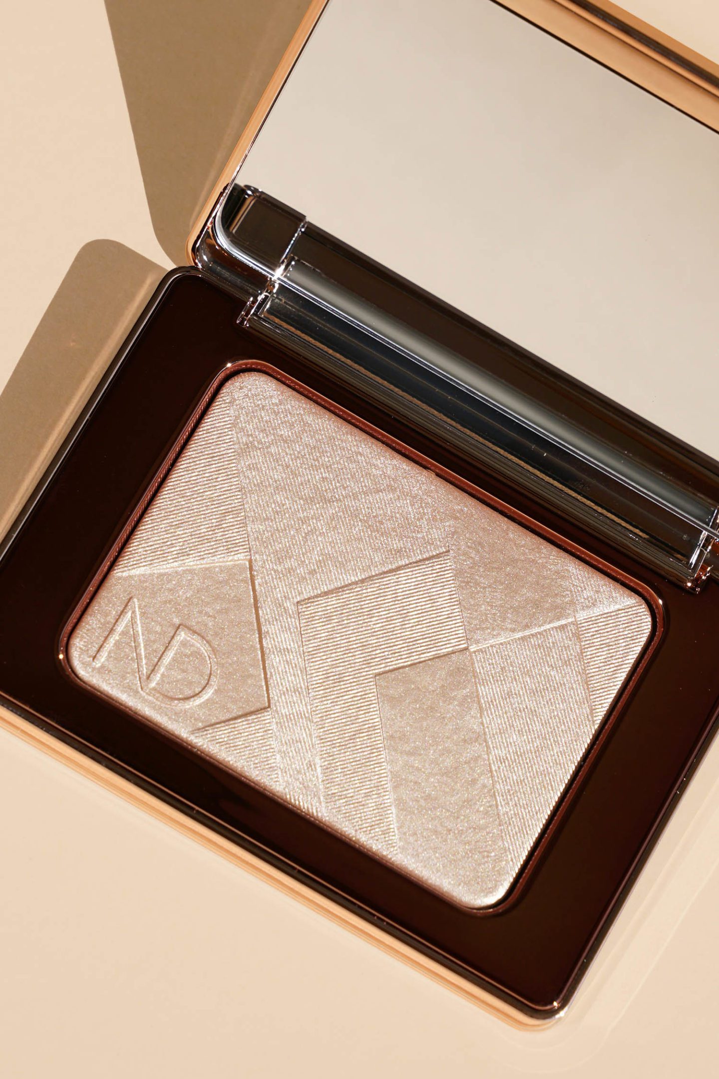 Natasha Denona I Need a Nude Glow Highlighter | Skin Glow Find