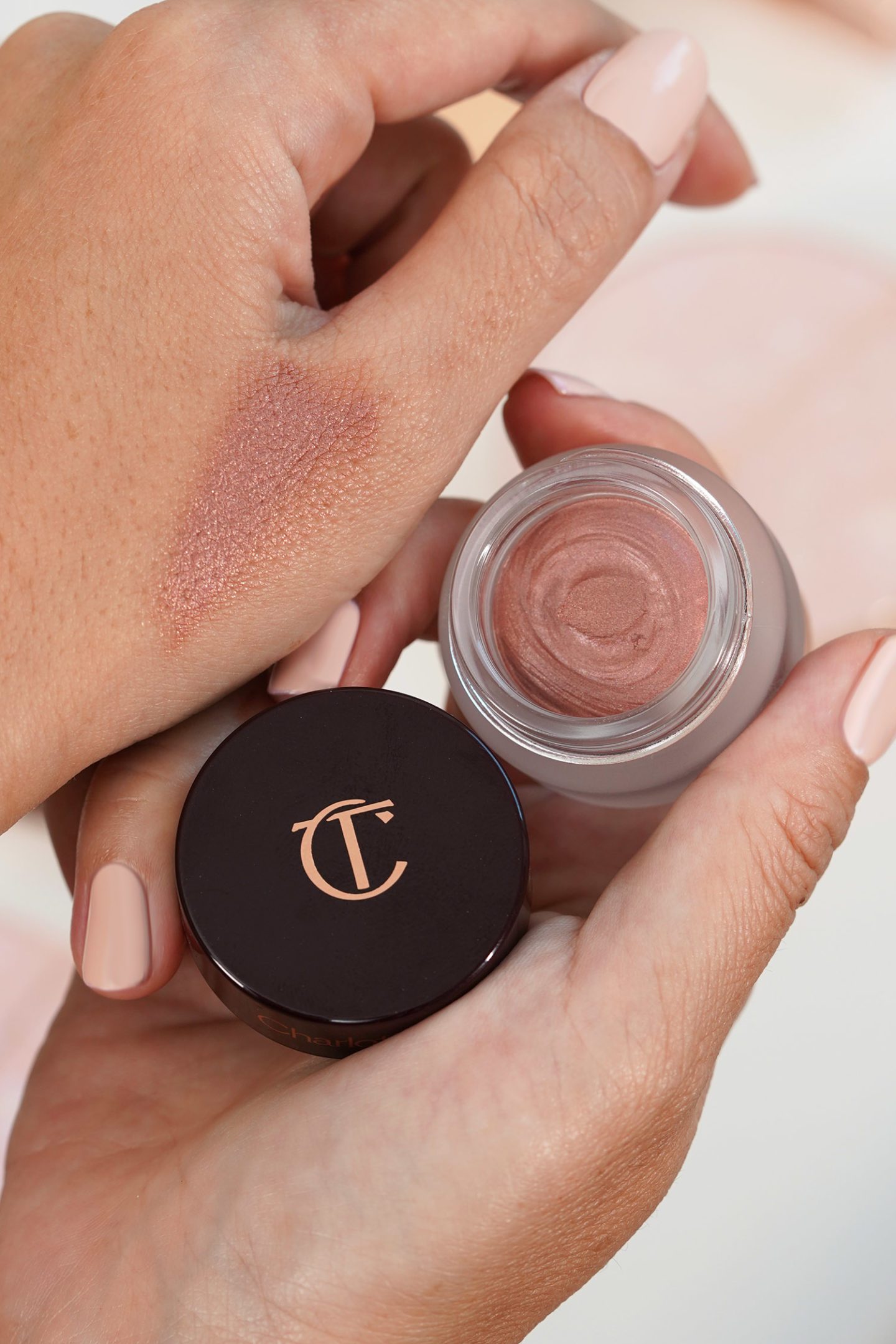 Charlotte Tilbury Eyes to Mesmerise Pillow Talk swatch