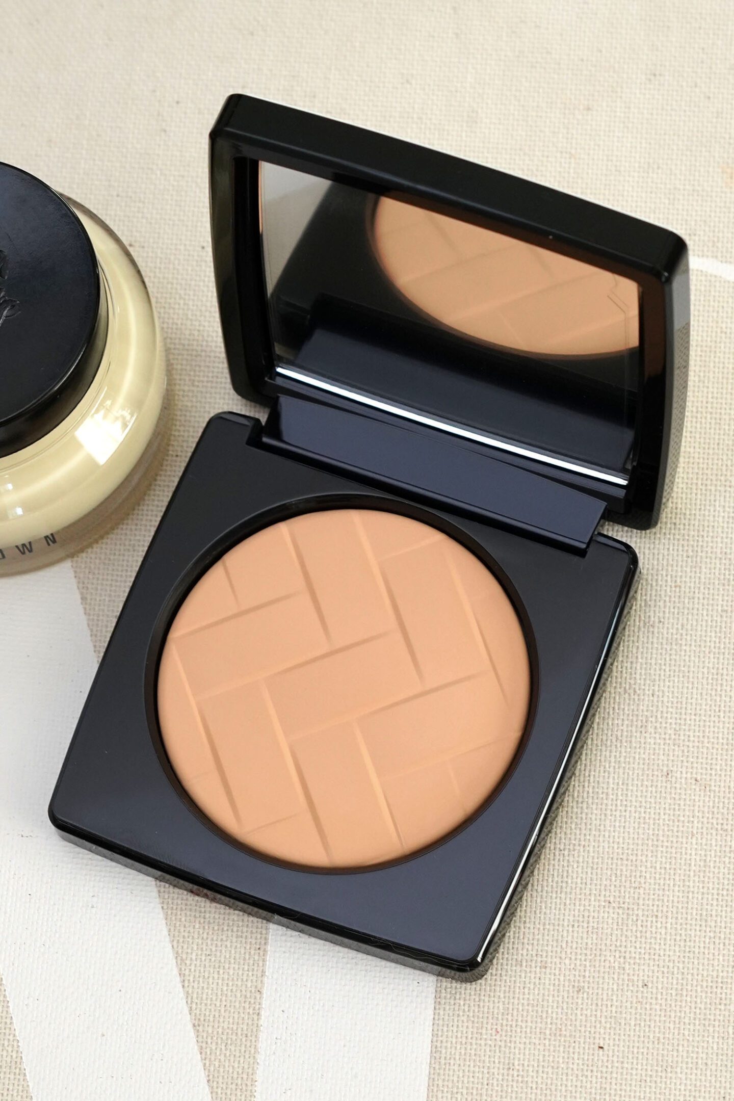 Bobbi Brown Vitamin Enriched Pressed Finishing Powder Neutral