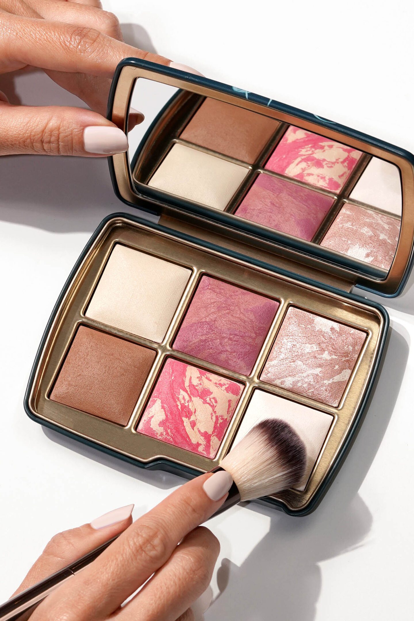 Hourglass Ambient Lighting Edit Unlocked Palette Holiday 2023 - Jellyfish