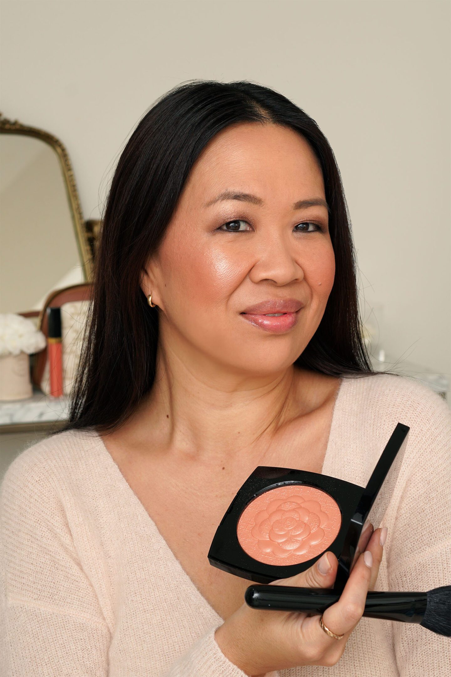 Les Symboles de Chanel Highlighter in Precious Coral makeup look