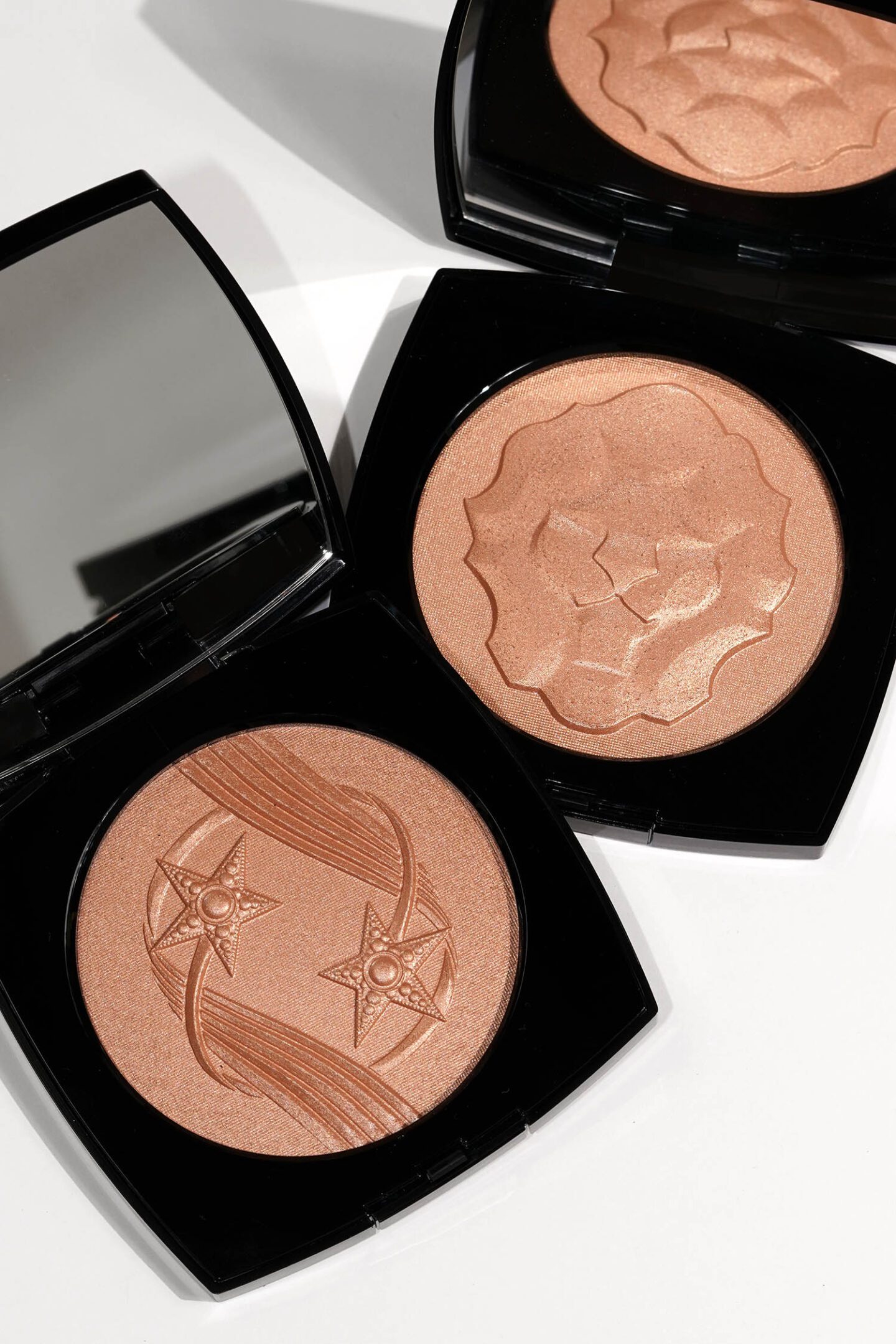 Les Symboles de Chanel Highlighter in Warm Gold